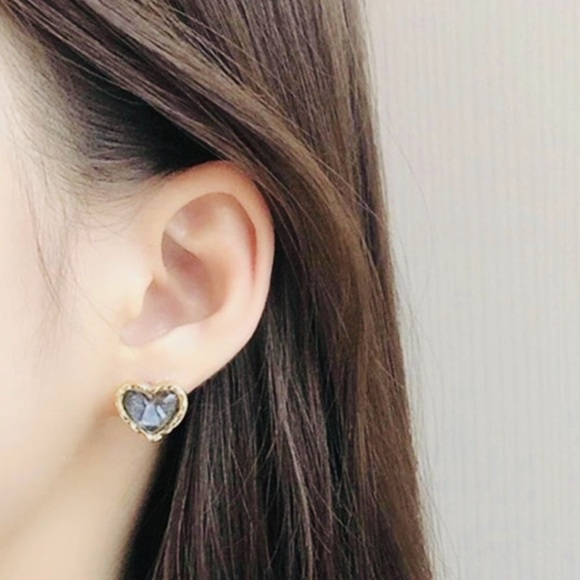 “Seashell Shards” Black Hearts Iridescent Shell Flake Chip Ocean Romance Studs - Picture 8 of 15